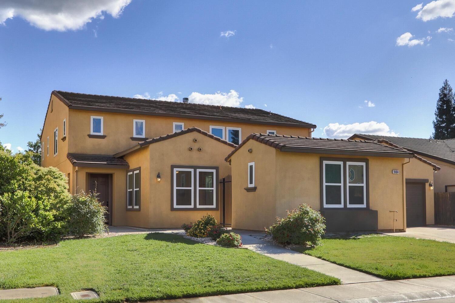 Property Photo: 9484 Hollow Springs Way CA 95624