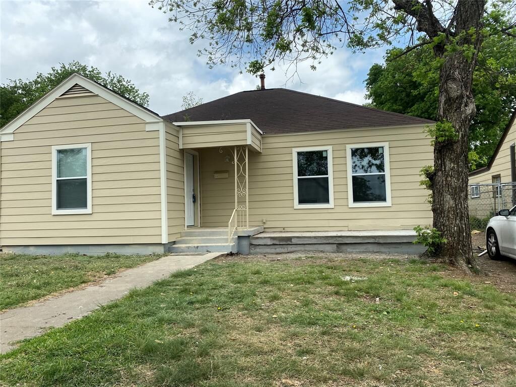 Property Photo: 809 Colvin Street TX 76104