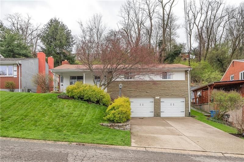 Property Photo: 1243 Grouse Dr PA 15243