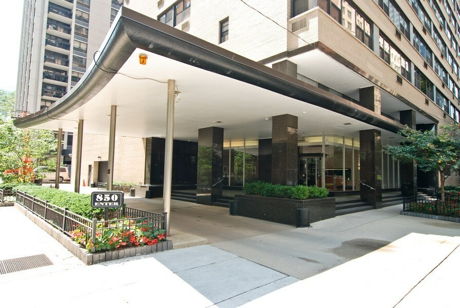 Property Photo: 850 N Dewitt Place 10K IL 60611