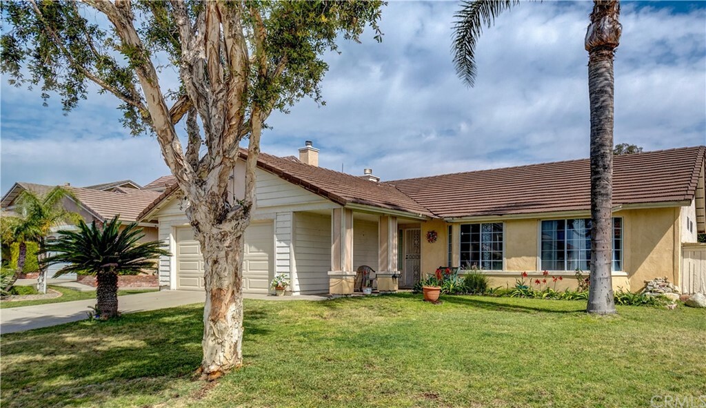 Property Photo:  2576 W Calle Vista Drive  CA 92377 