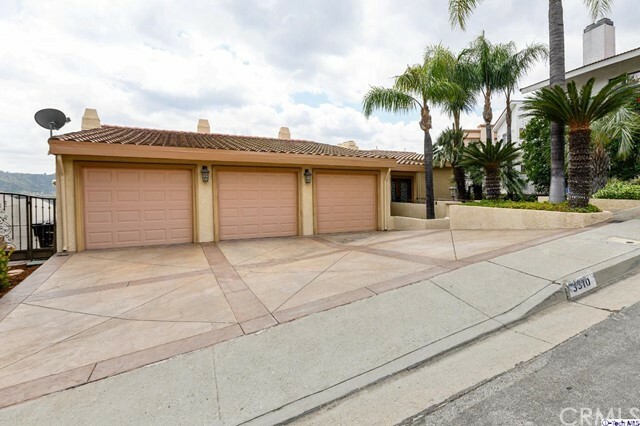 Property Photo:  3310 Oakmont View Drive  CA 91208 