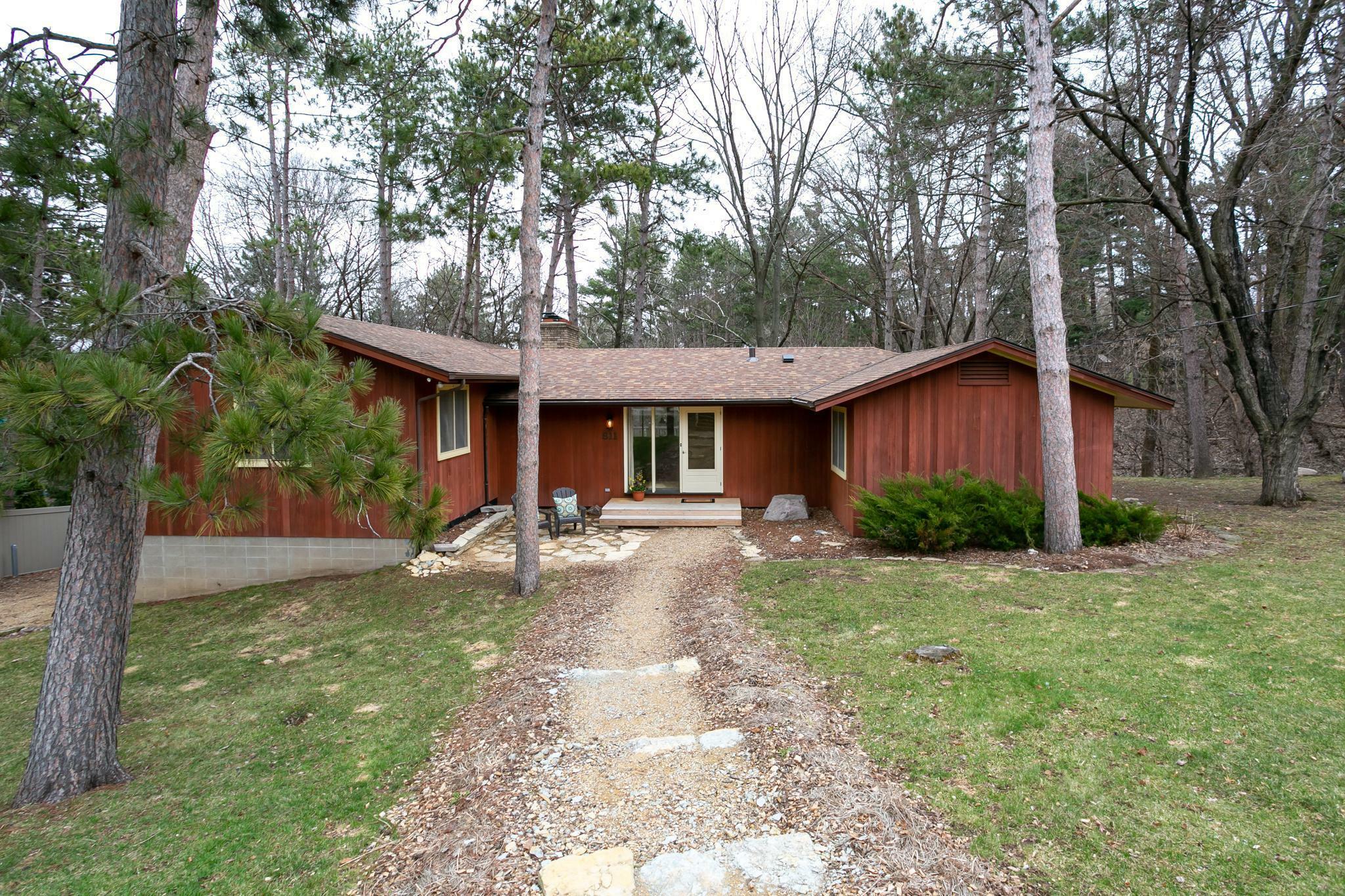 Property Photo:  811 Pine Tree Trail  MN 55082 