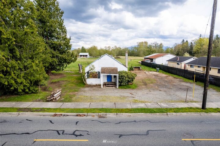 Property Photo: 909 N Fruitdale Road WA 98284