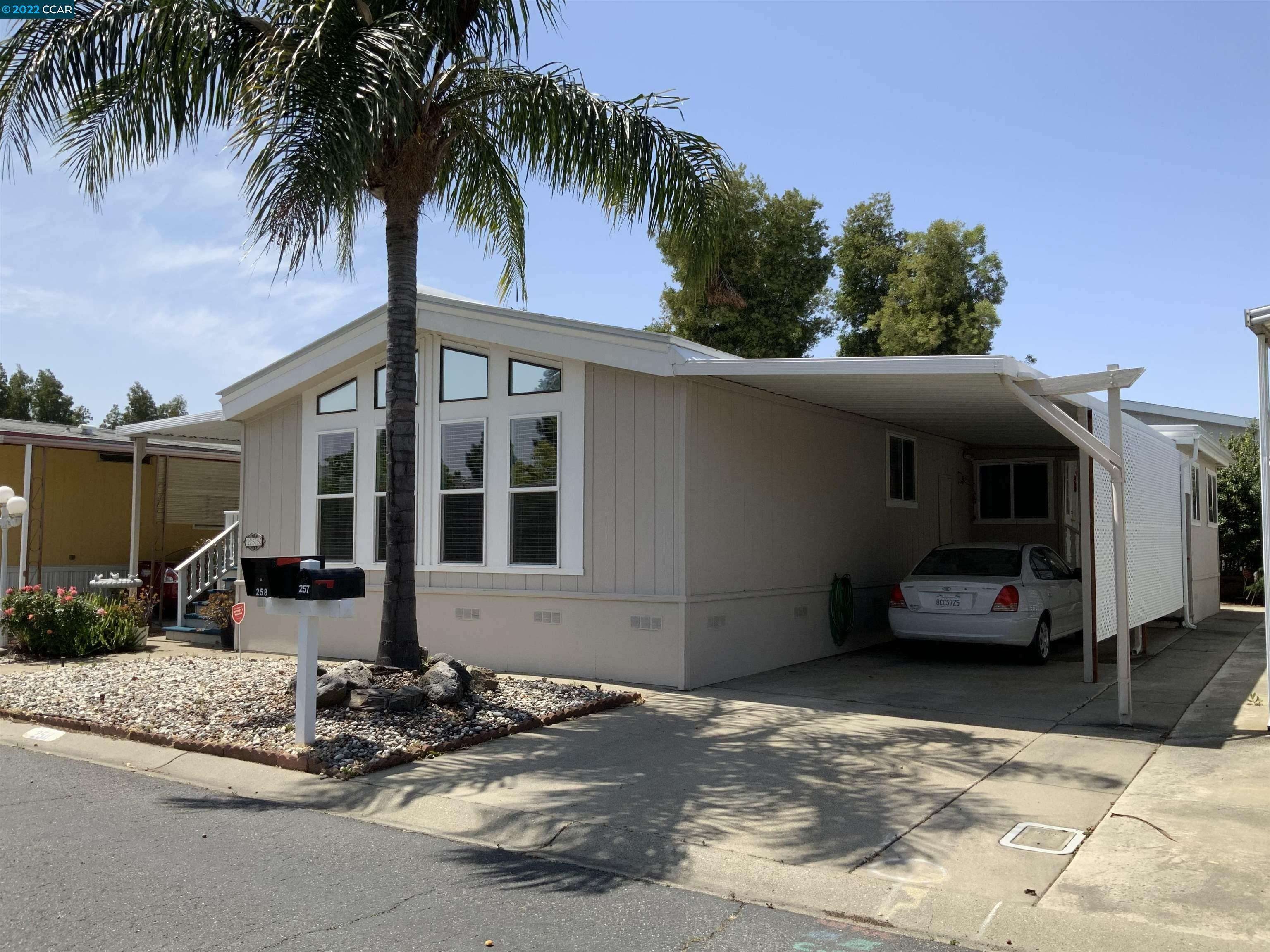 Property Photo: 258 Oahu Dr CA 94565