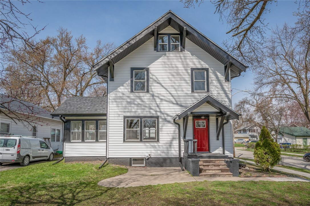 1644 E 13th Street  Des Moines IA 50316 photo