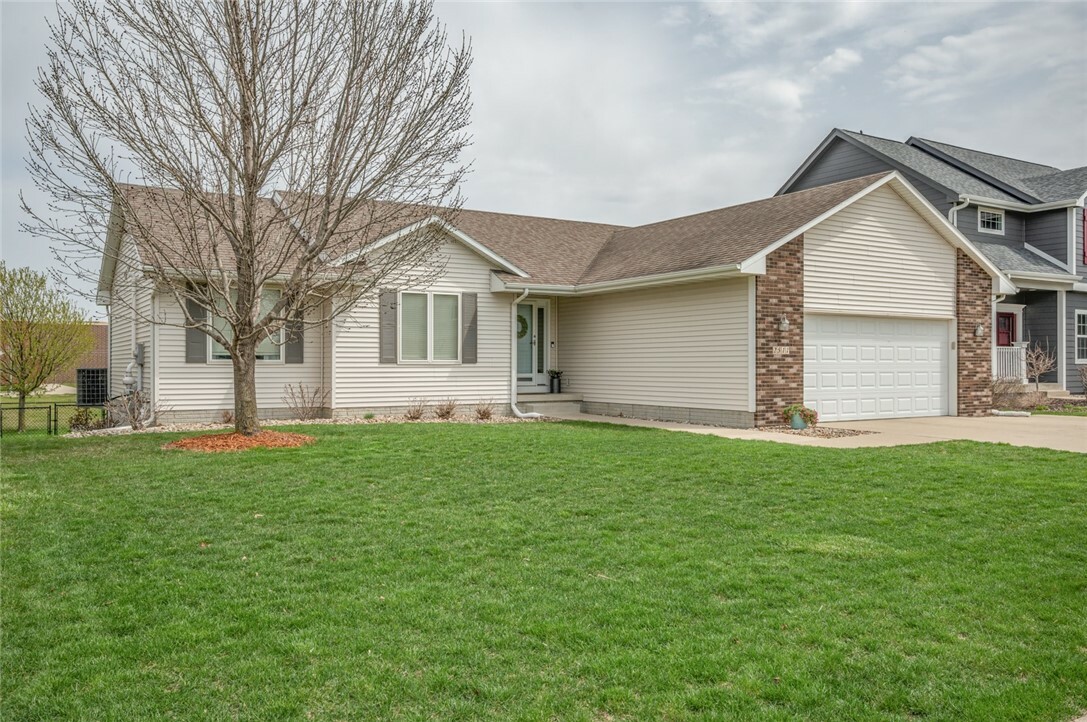 Property Photo:  2511 NW Northpark Drive  IA 50023 