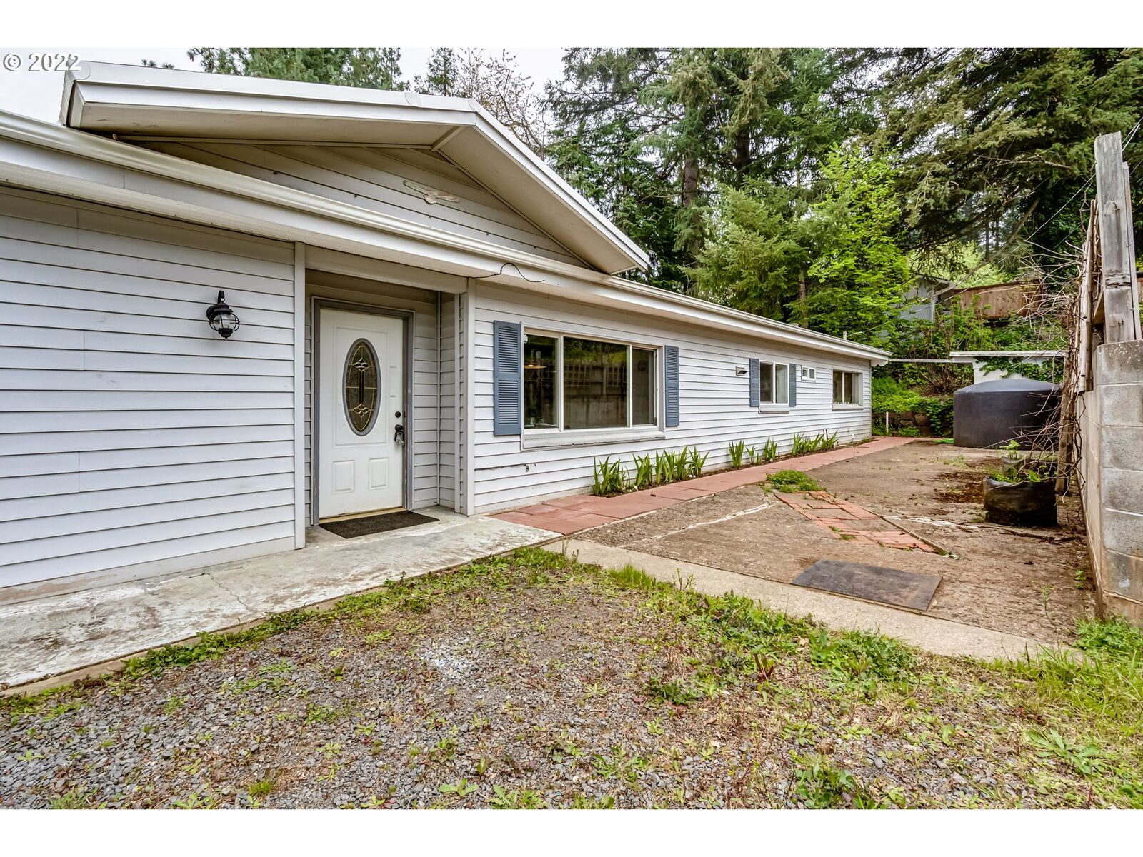 Property Photo:  1550 S 12th St  OR 97424 