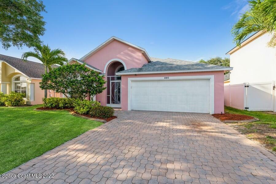 Property Photo:  691 Sunset Lakes Drive  FL 32953 