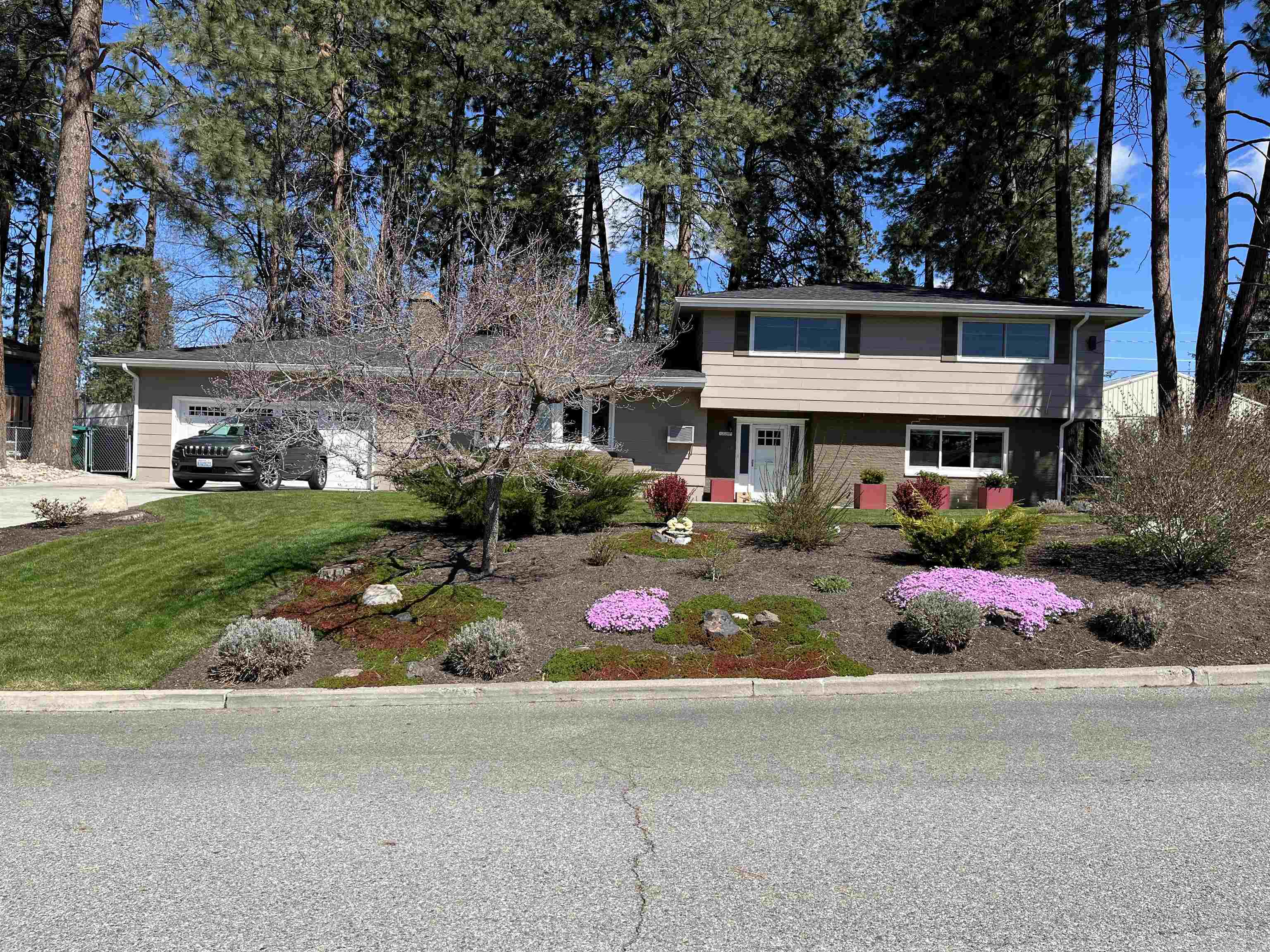 12209 E 21st Ave  Spokane Valley WA 99206-7029 photo