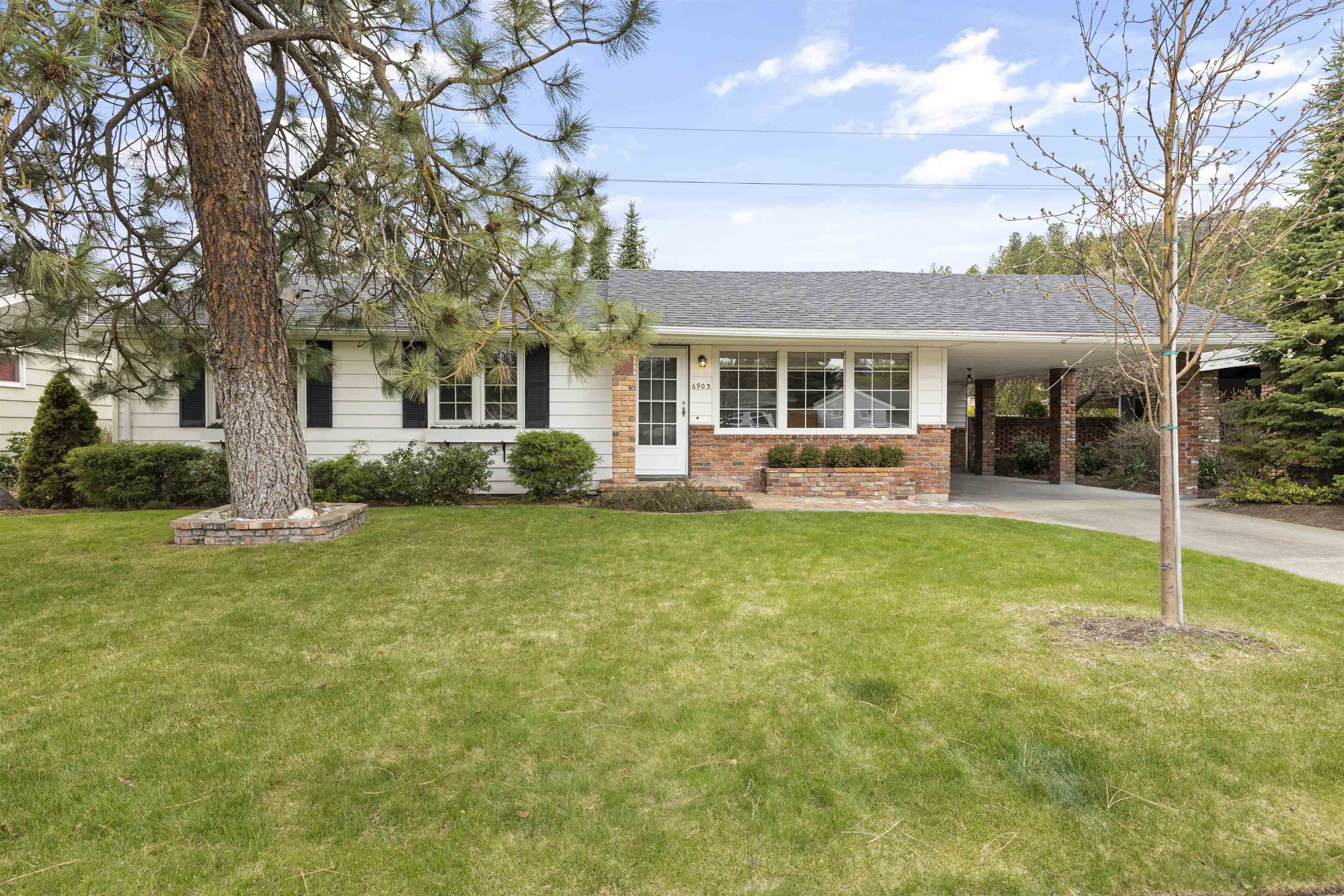 Property Photo:  6903 N Adams St  WA 99208 
