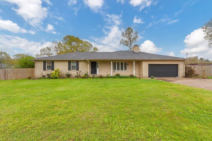 100 Crestwood Dr  Jackson TN 38305 photo