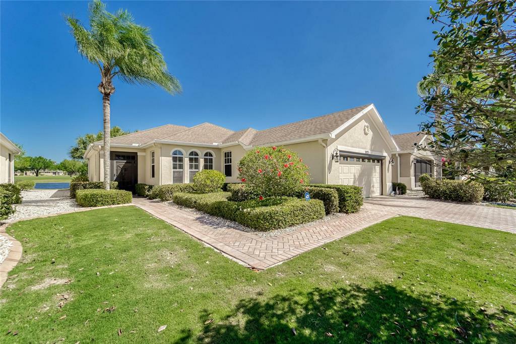 Property Photo:  1023 Emerald Dunes Drive  FL 33573 