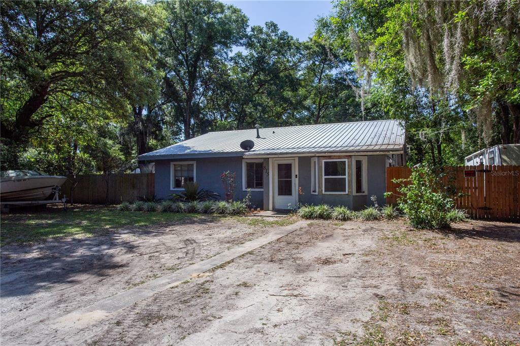 Property Photo:  815 NW 34th Avenue  FL 32609 