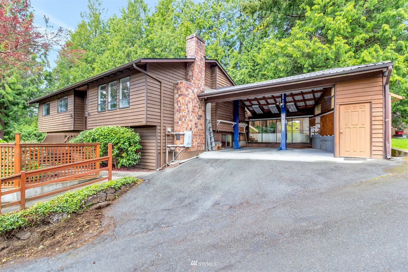 Property Photo: 10506 17th Avenue NE WA 98125