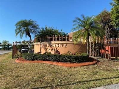 Property Photo:  910 SW 129th Pl 101  FL 33184 