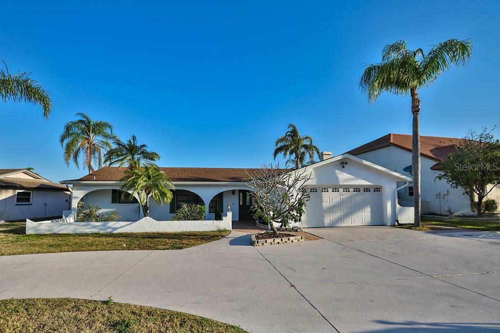 Property Photo:  6422 Lake Sunrise Drive  FL 33572 