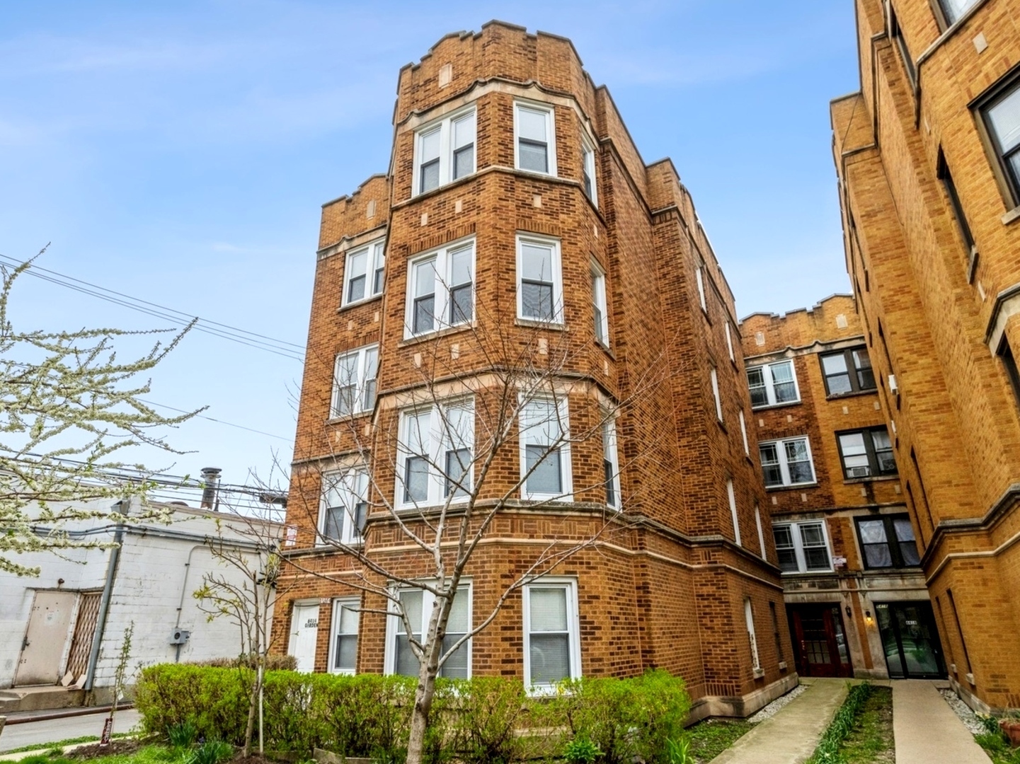Property Photo: 6414 N Albany Avenue 2E IL 60645