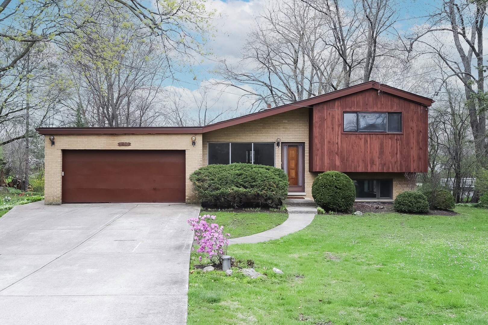 Property Photo:  7N310 Sycamore Avenue  IL 60157 