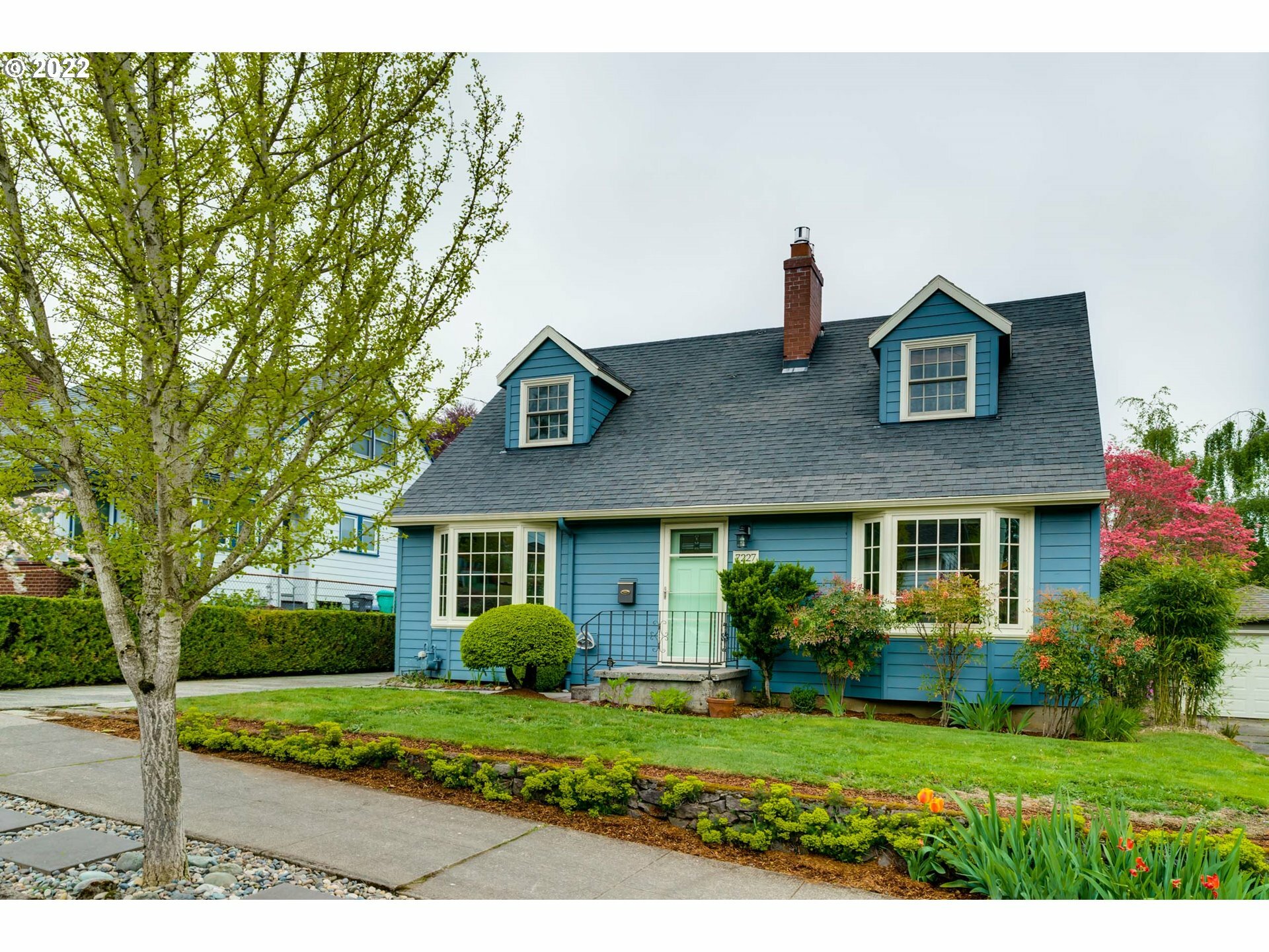 Property Photo: 7227 SE Taylor St OR 97215