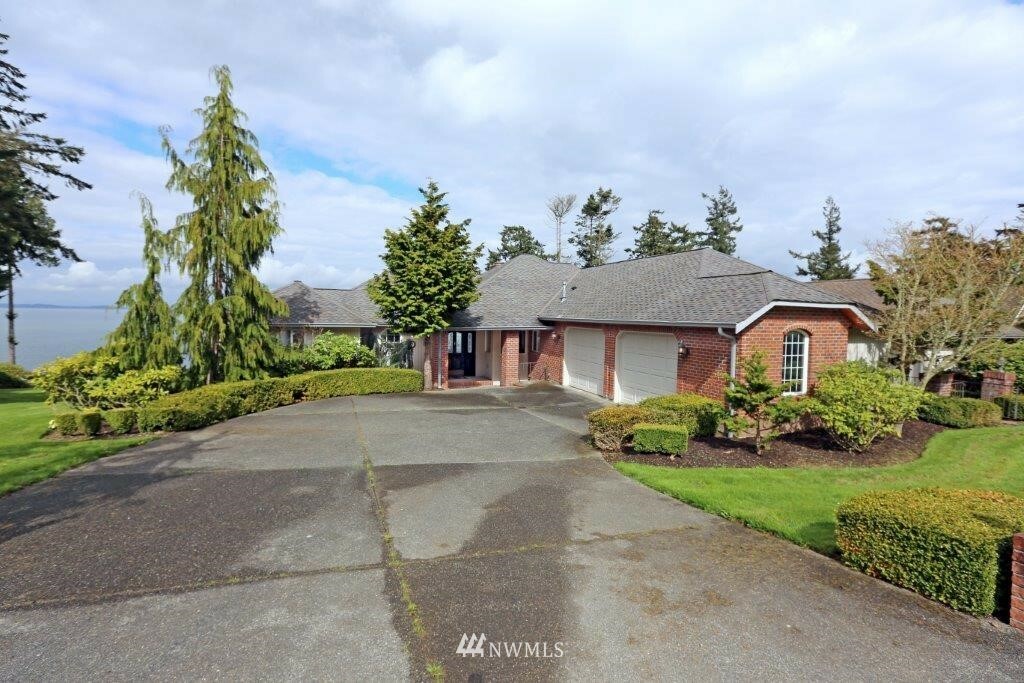 Property Photo:  709 Tillicum Way  WA 98282 