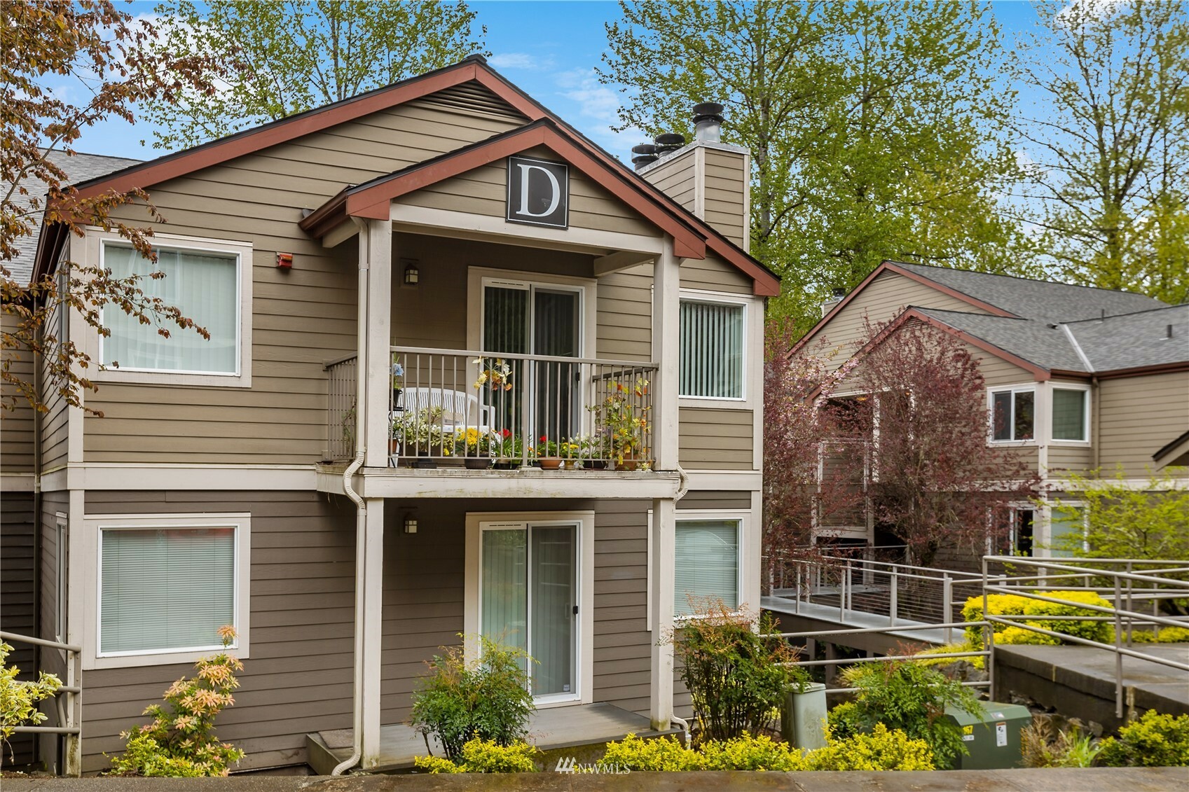 Property Photo:  700 Front Street S D103  WA 98027 