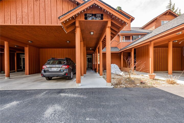 Property Photo: 20701 Club House Drive 108 WA 98826