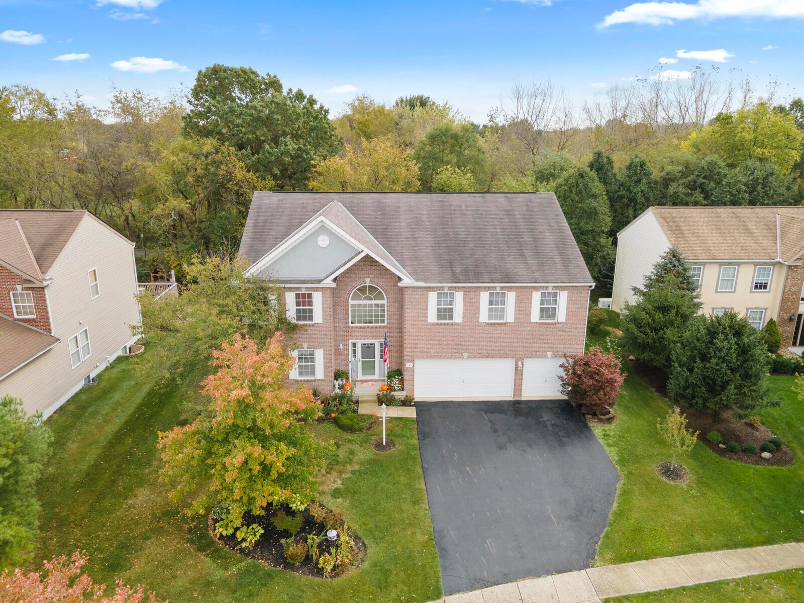 Property Photo: 245 Heathermere Loop OH 43021