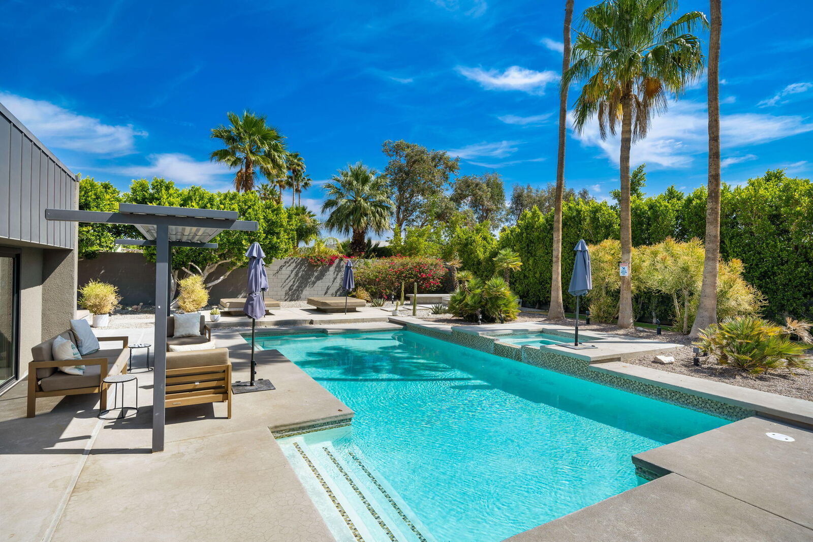 Property Photo:  1808 Hidalgo Way  CA 92262 