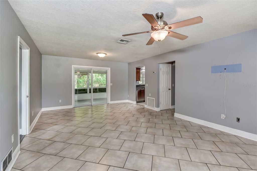 Property Photo: 1366 Pacific Court FL 32725
