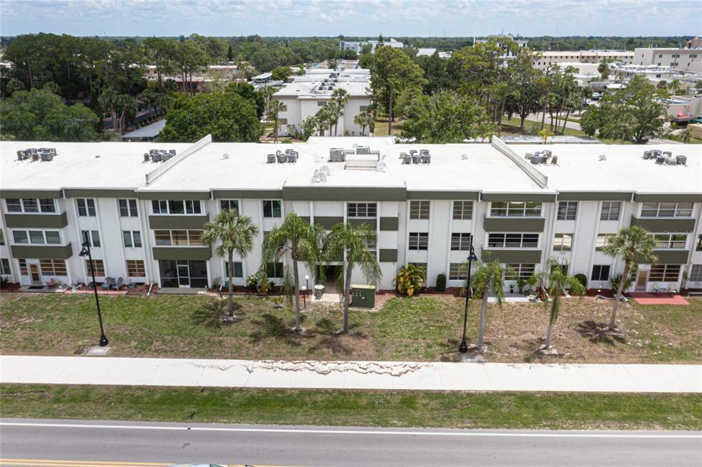 Property Photo: 2300 Aaron Street 306 FL 33952