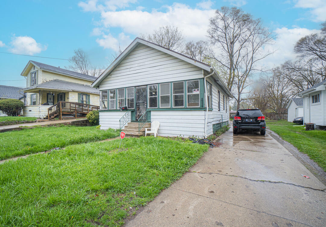 Property Photo:  226 E Prospect Street  MI 49203 