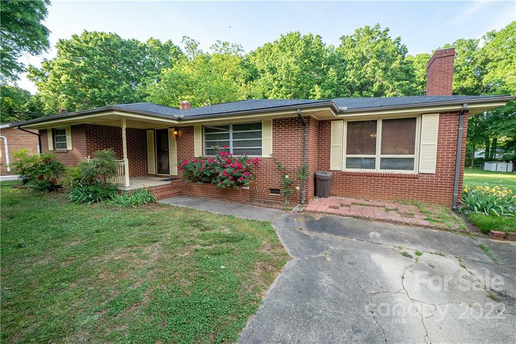 Property Photo:  1635 W Colonial Drive  NC 28144 