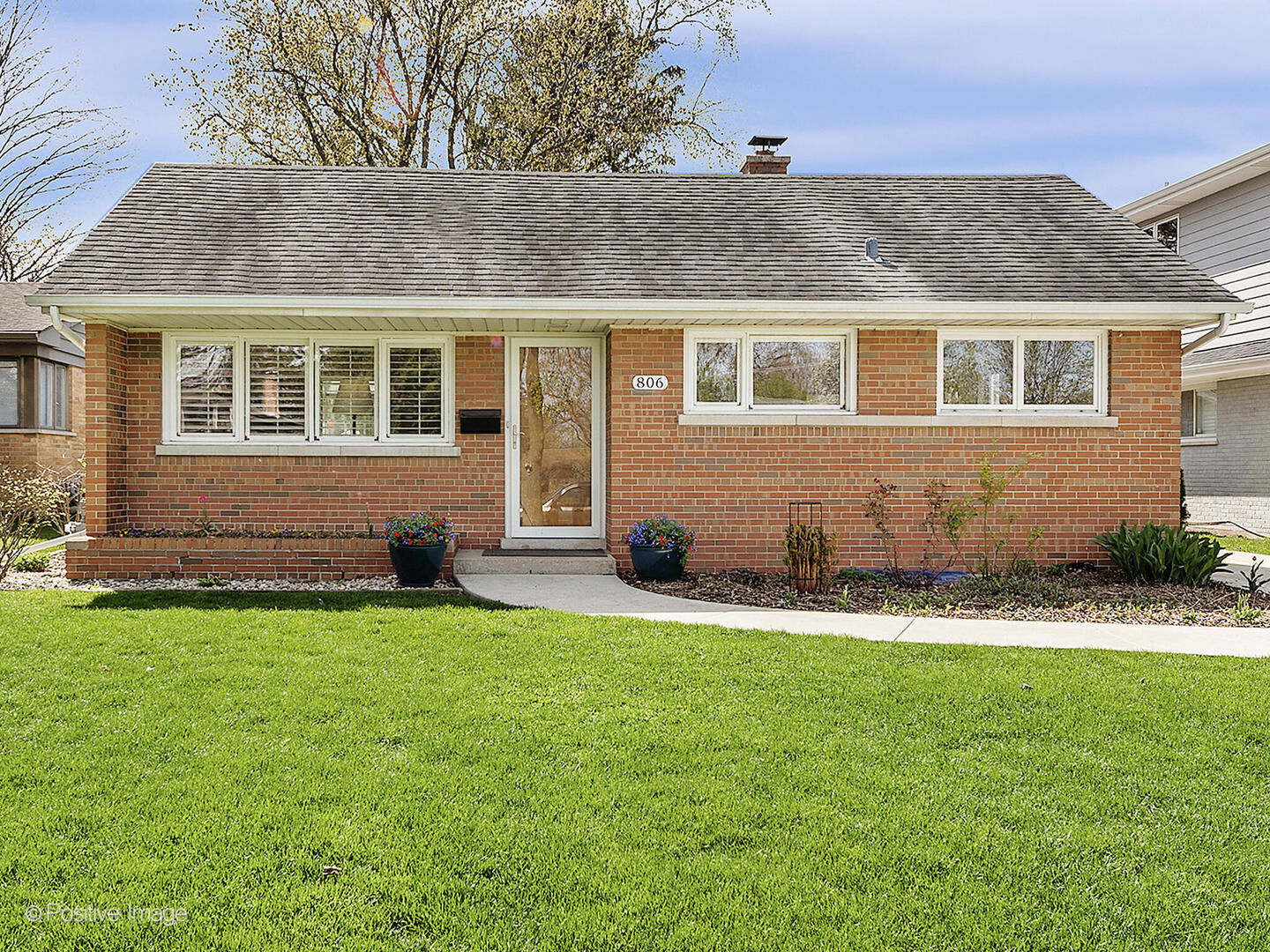 Property Photo: 806 9th Avenue IL 60525