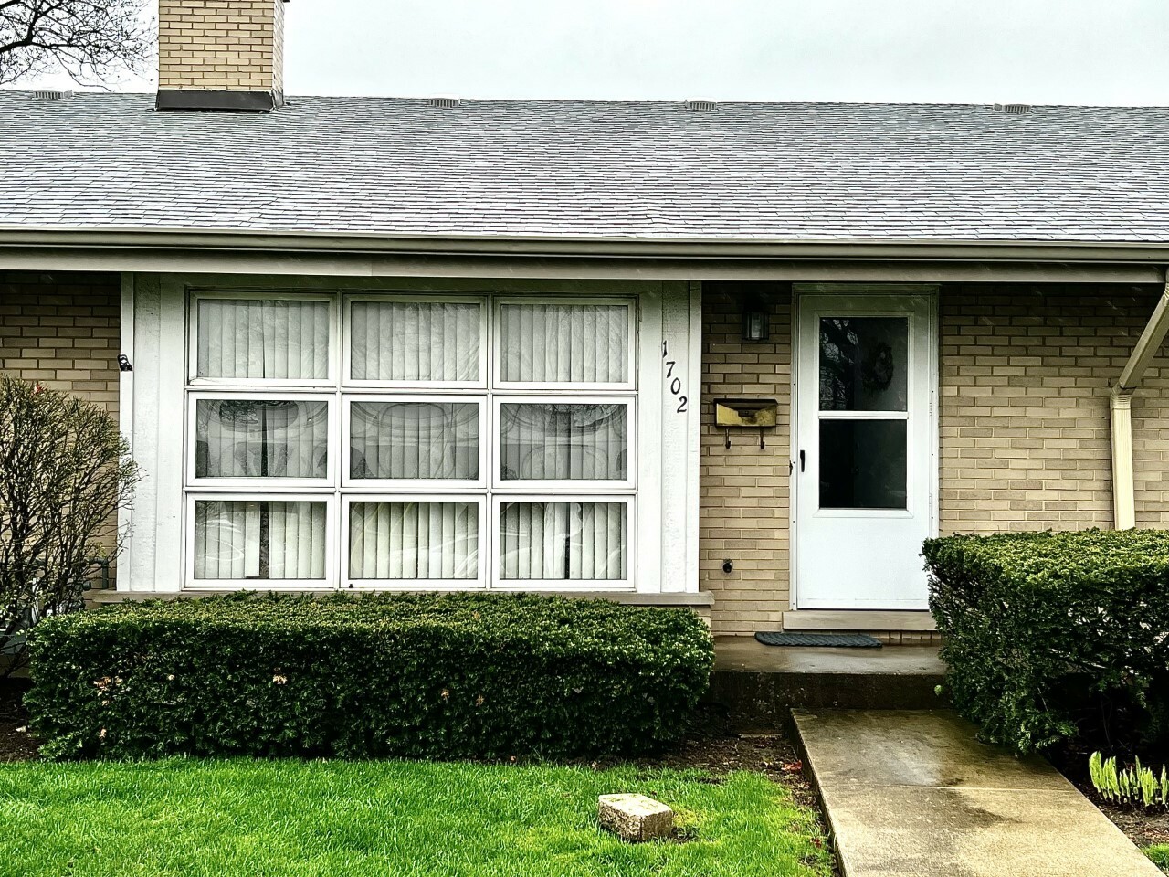 Property Photo:  1702 Mount Pleasant Street  IL 60093 