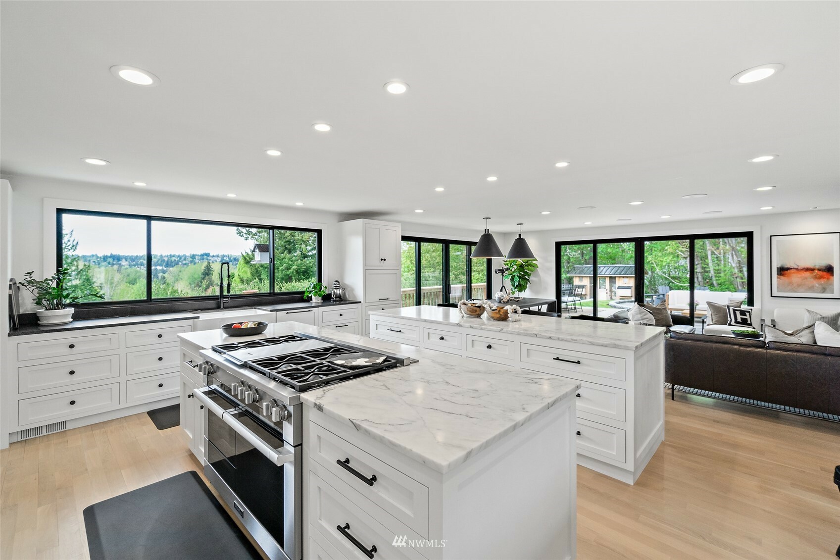 Property Photo: 18710 82nd Avenue NE WA 98028