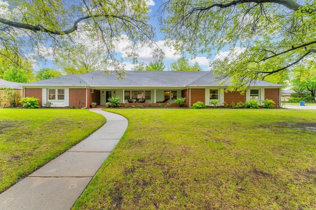 Property Photo:  1202 N Willow Ln  KS 67208 