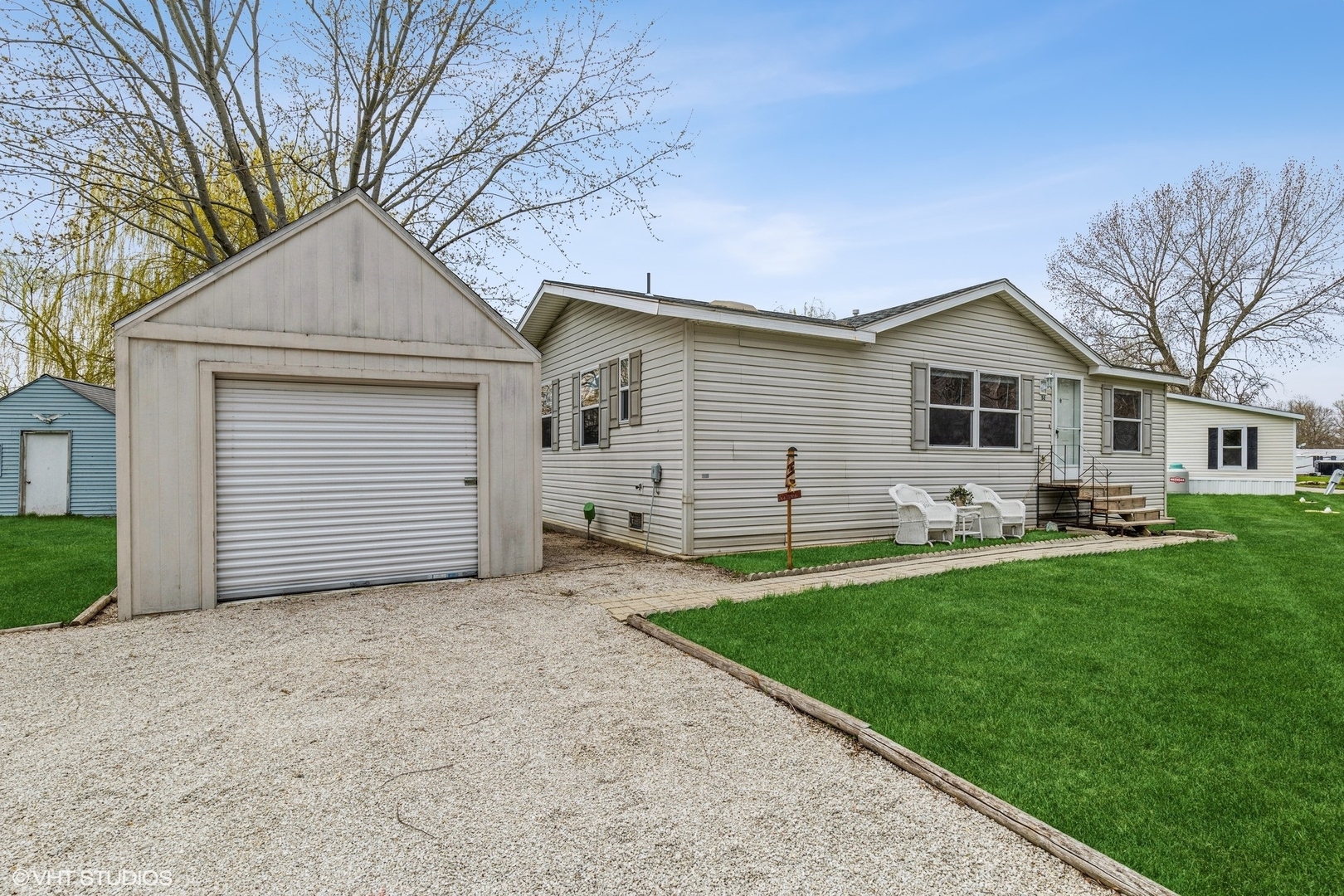 Property Photo:  52 Beacon Bay  IL 60051 