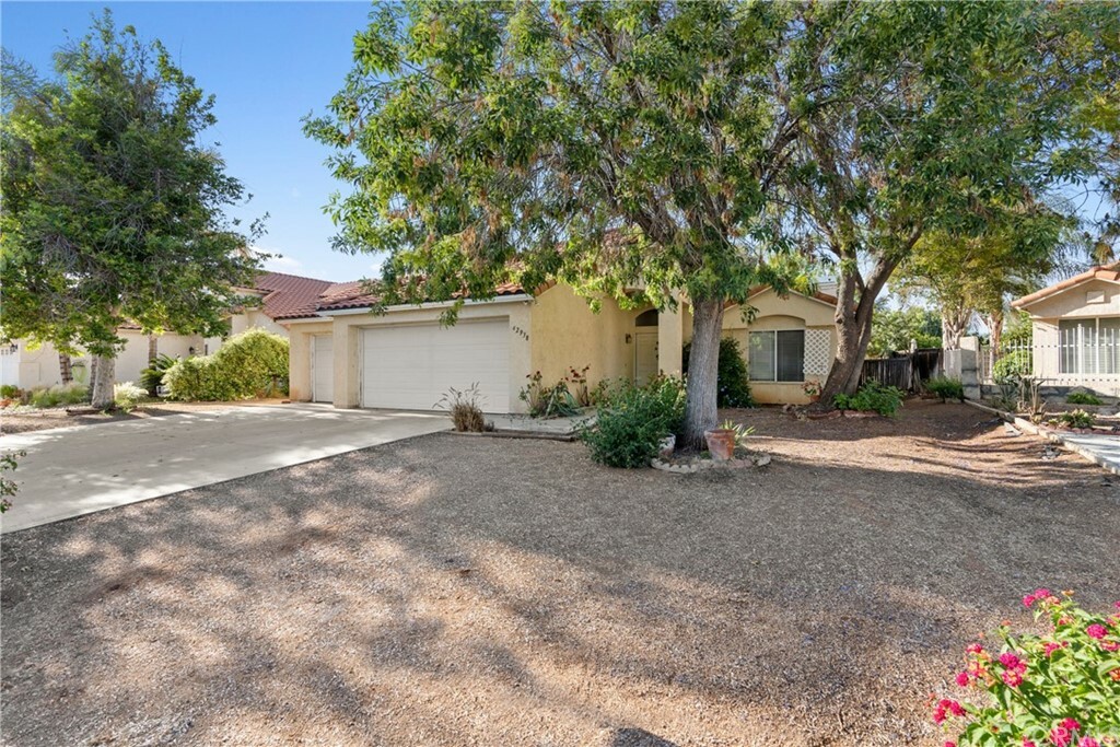 Property Photo:  42938 Avenida Gato  CA 92544 