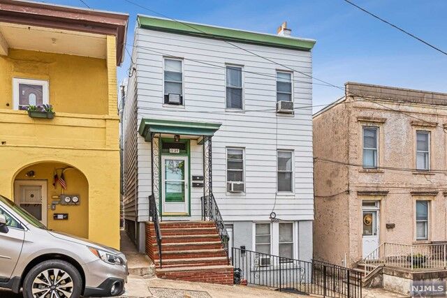 Property Photo:  1129 Hillside Place  NJ 07047 