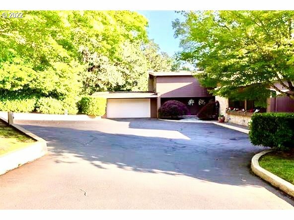 Property Photo: 3250 Crestview Dr OR 97302