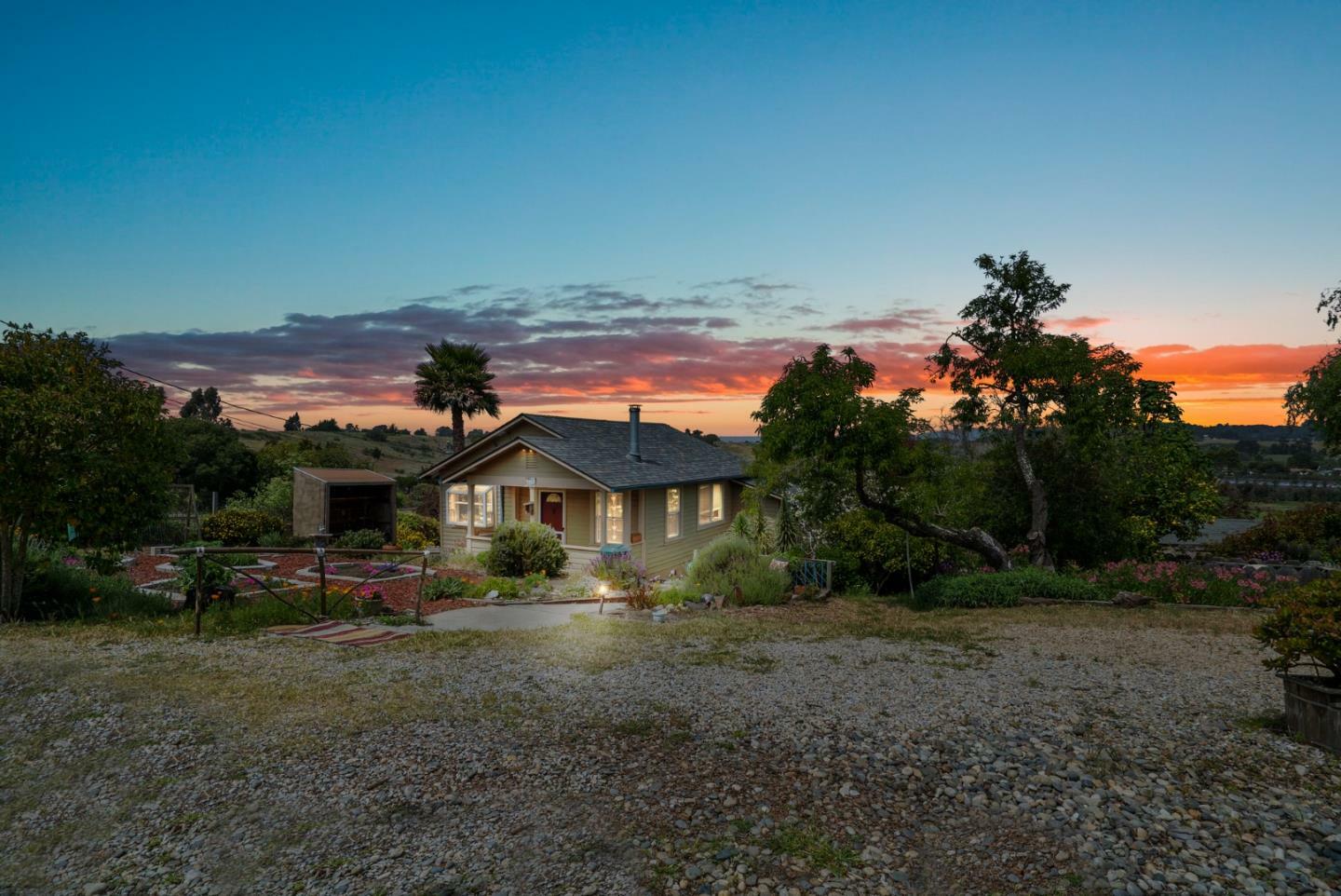 Property Photo:  25 Waugh Road  CA 95076 