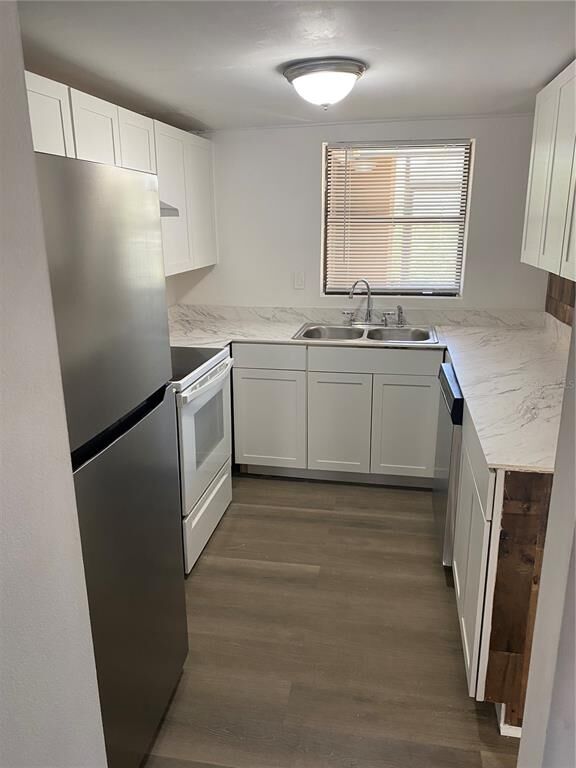 Property Photo:  2000 Forrest Nelson Boulevard E5  FL 33952 