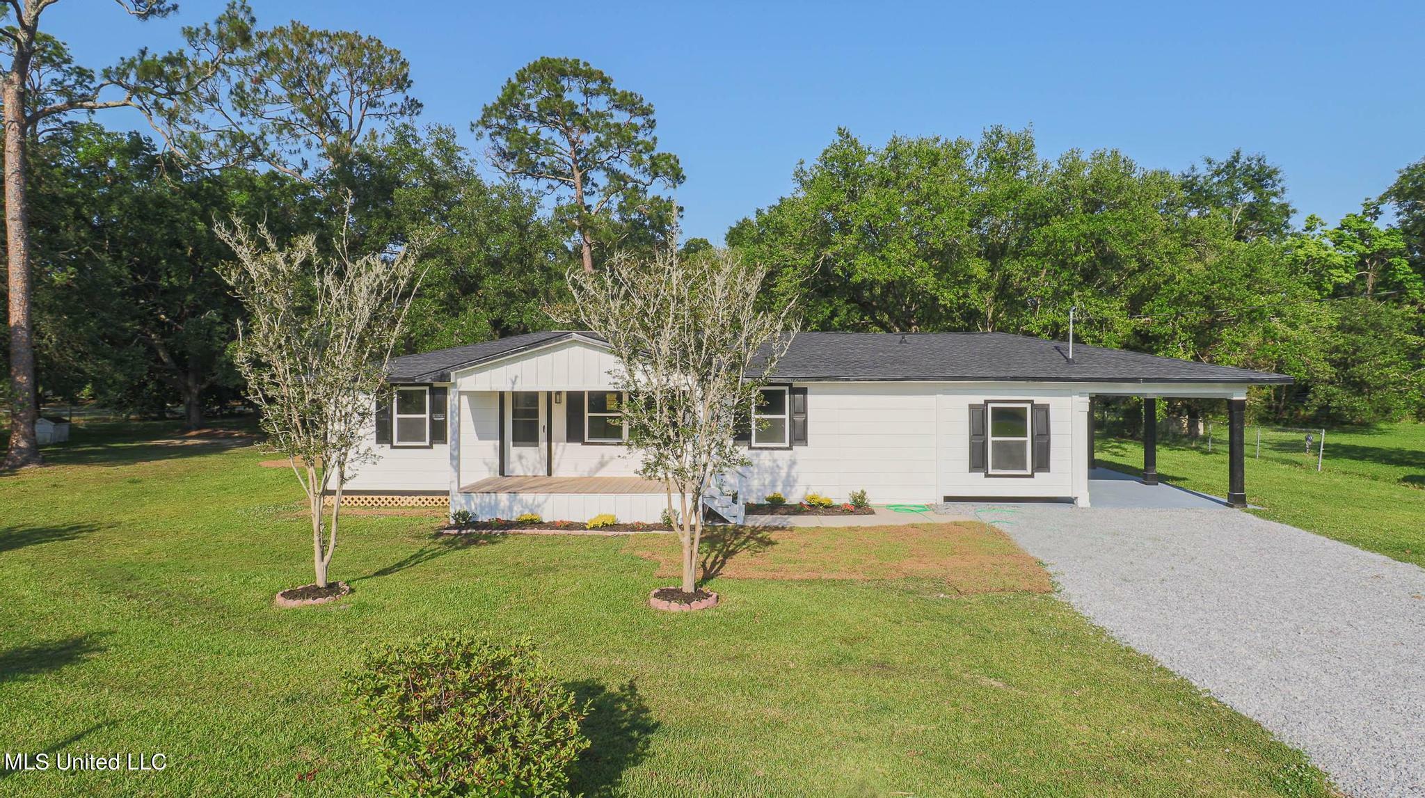 Property Photo:  614 Quarles Avenue  MS 39560 