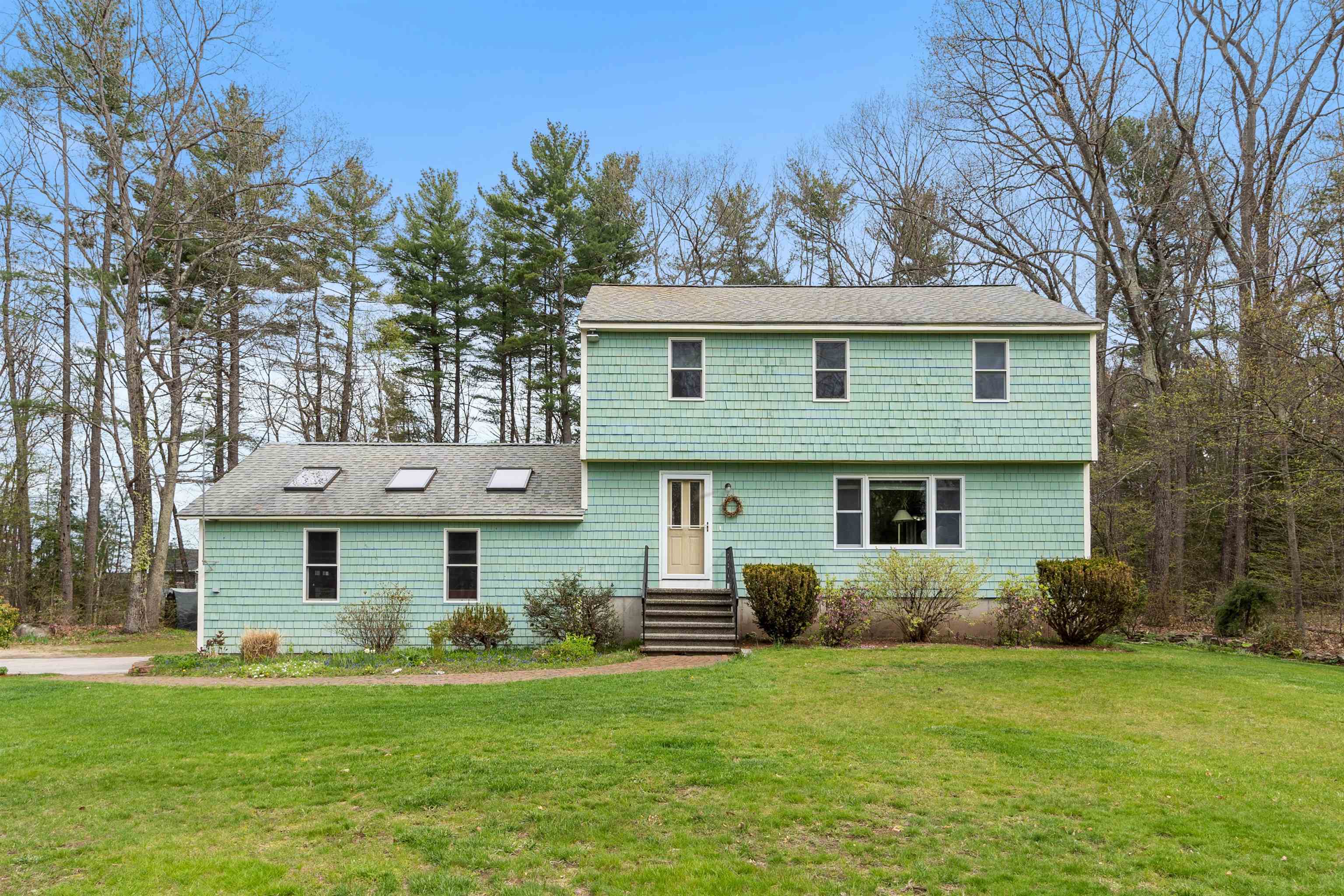 Property Photo:  9 Twin Brook Drive  NH 03038 