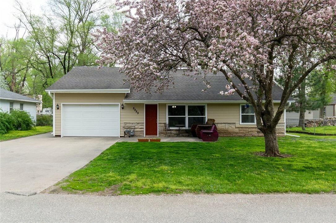 Property Photo:  5555 SE Circle Drive  IA 50047 