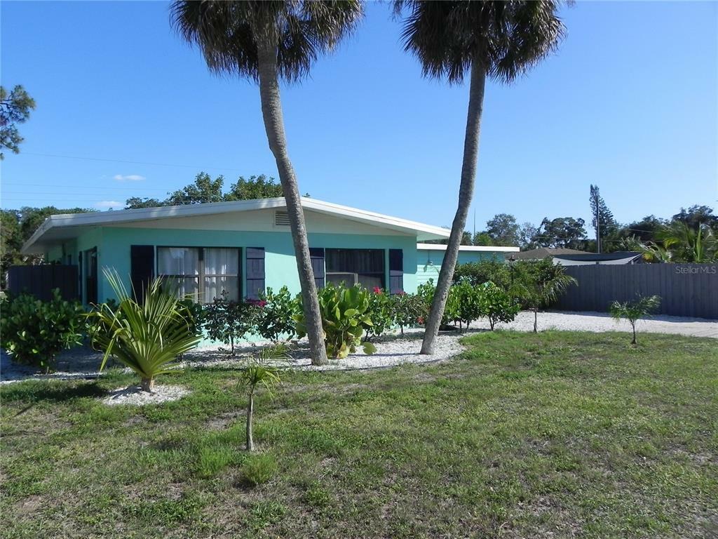 Property Photo:  911 South Venice Boulevard  FL 34293 