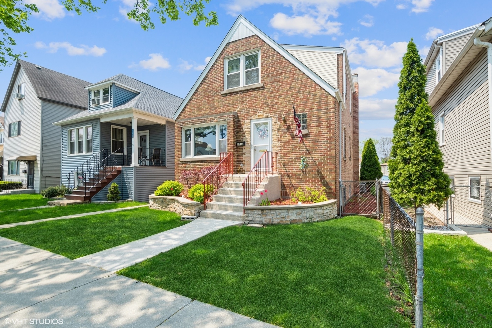 Property Photo:  5030 N Meade Avenue  IL 60630 