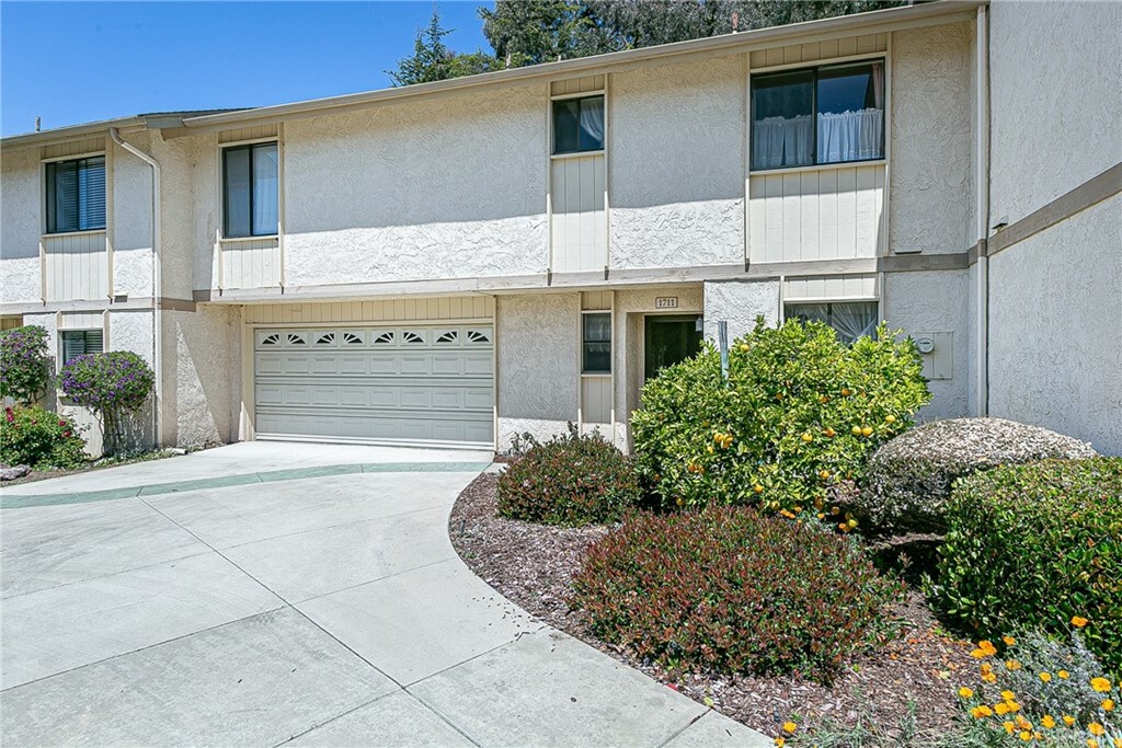 Property Photo: 1711 Longbranch Avenue CA 93433