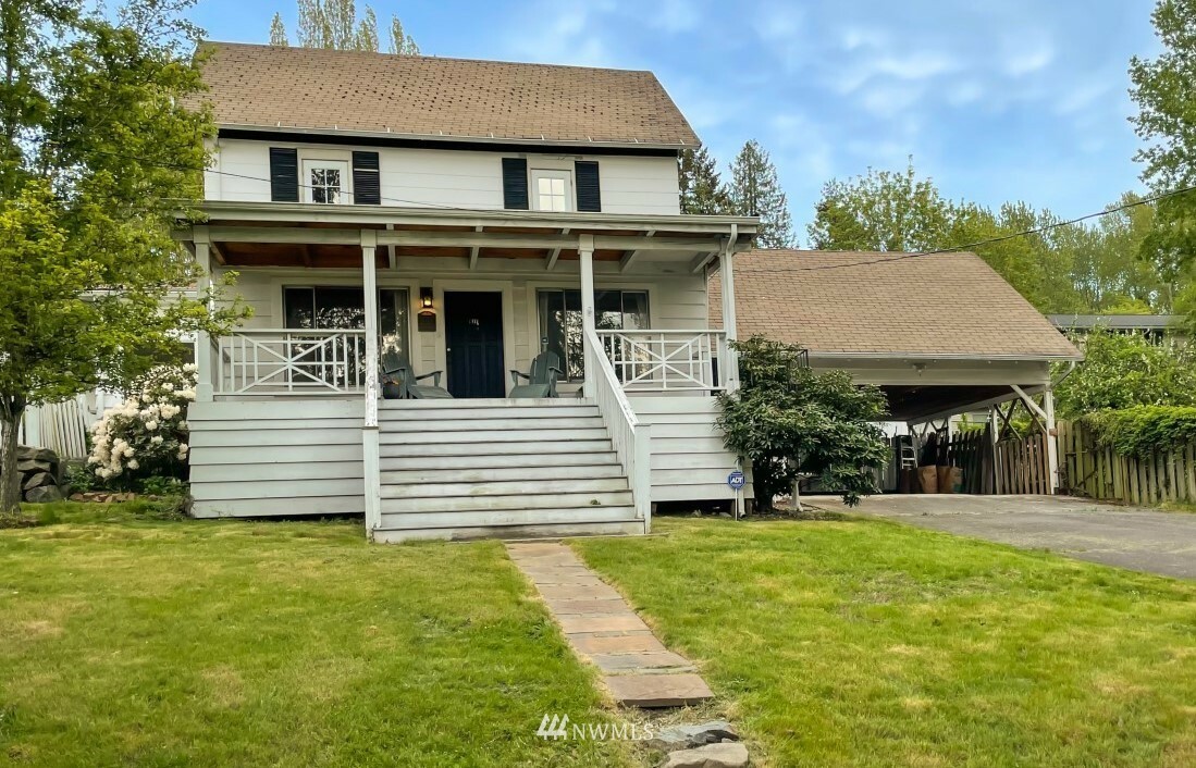 Property Photo: 1110 E Smith Street WA 98030